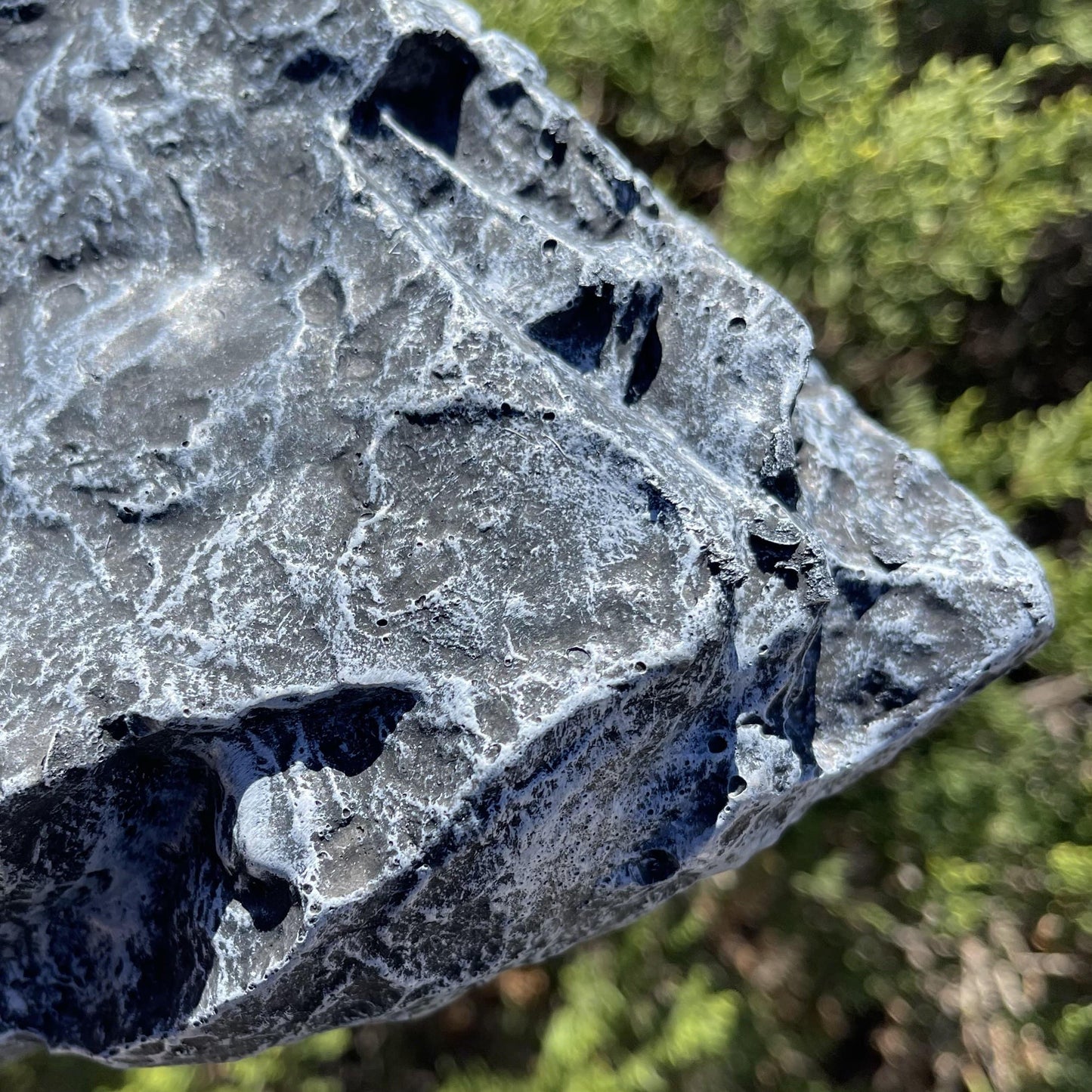 Komodo Resin Rock Decor Komodo Reptile Rock Den Grey Large